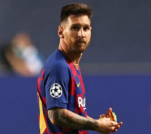 Il FC Barcelona accoglie i giovani giocatori